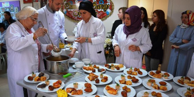 İzmek Kursunu Bitirenlere Belgeleri Verildi