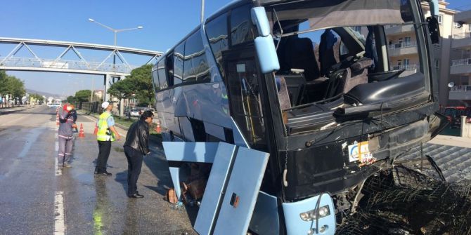 Ak Parti Kongresine Partilileri Taşıyan Otobüs Polatlı’da Kaza Yaptı: 32 Yaralı