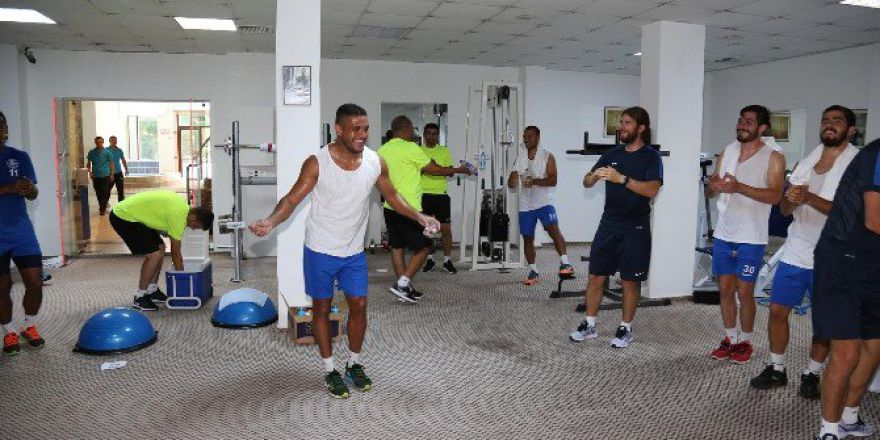 Adana Demirspor’da Şampiyonluk Şarkıları Söylenmeye Başlandı