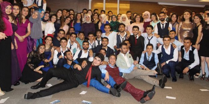 Mezuniyet Sevincini Liv Suit’te Yaşadılar