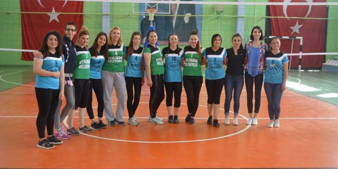Beylikova Belediyesi Bayan Voleybol Turnuvasında Matrak Kızlar Şampiyon Oldu