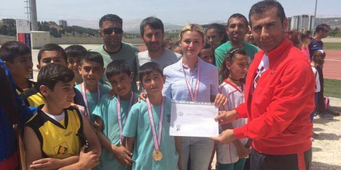 Fevzi Geyik Ortaokulu Final Yolunda