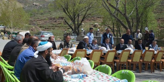 Ağrı’da Tarihi Türbede Çorba İkramı