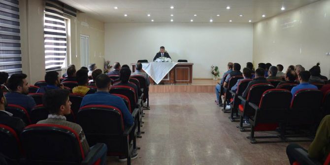 Akhan, Kuaförlerle Görüştü