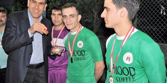 Futbol Turnuvasında Şampiyon Olan Takıma Altın Ödülü