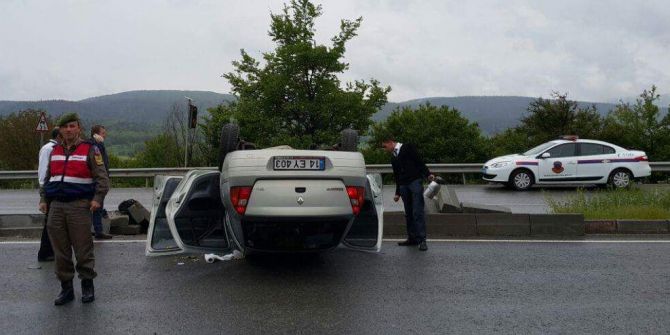 Bolu’da Takla Atan Otomobilde İki Kişi Yaralandı