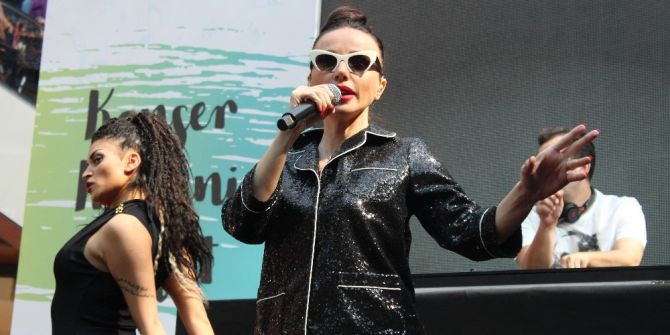 İzmir’de Gülşen Ve Ozan Çolakoğlu Rüzgarı Esti