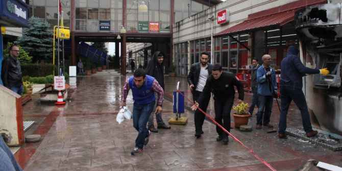 İçinde 300 Bin Tl Olan 2 Atm Alev Alev Yandı