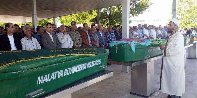 Adıyaman’daki Kazada Hayatını Kaybeden Aile Malatya’da Toprağa Verildi