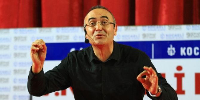 Sunay Akın Hayranları, Kitap Fuarı’na Sığmadı