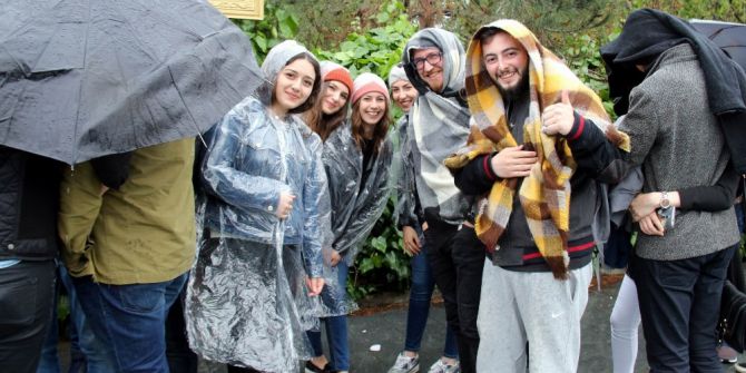 Sevdikleri Sanatçıları İzlemek İçin Donuyorlardı