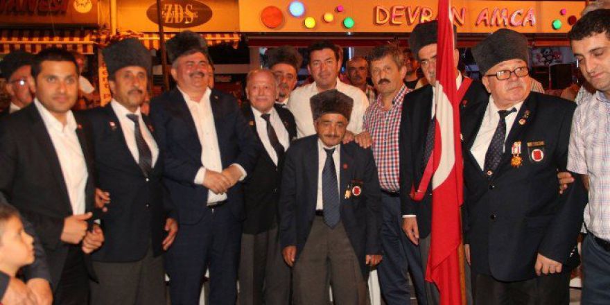 Gaziler Tam Kadro Demokrasi Nöbetine Katıldı