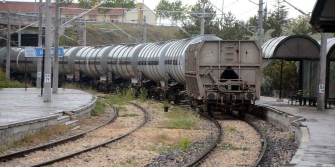 Gençlerin Yük Treniyle Fotoğraf Çekinme Çabaları Faciayla Sonuçlandı