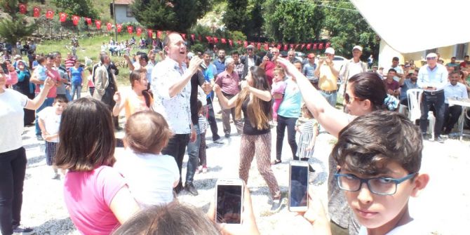 Sümer Ezgü Yörük Şenliğinde Konser Verdi