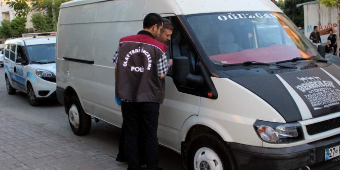 Polisin ’Dur’ İkazına Uymayan Araçtan Silah, Bıçak Ve Balta Çıktı