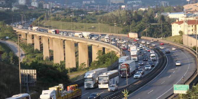 19 Mayıs Tatilcileri Tem Otoyolunu Kitledi