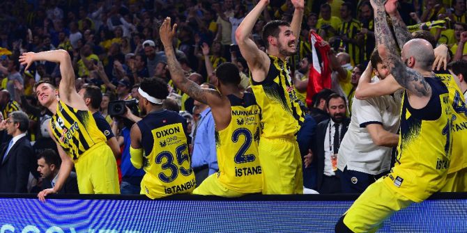 Fenerbahçe, Şampiyonluk Kupasını Aldı