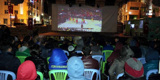 Dev Maçı Dev Ekranda İzlediler