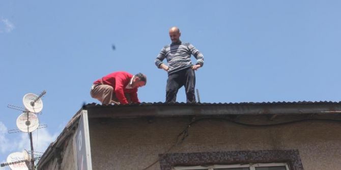 Tehlikeli Çatı Tamiratı