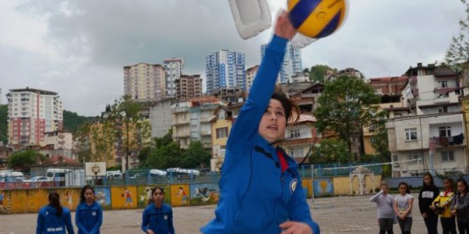 Öğretmenden Voleybol Smaç Makinesi