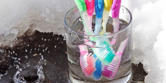 Beyazlatıcı Diş Macunlarının Yerine Bol Su