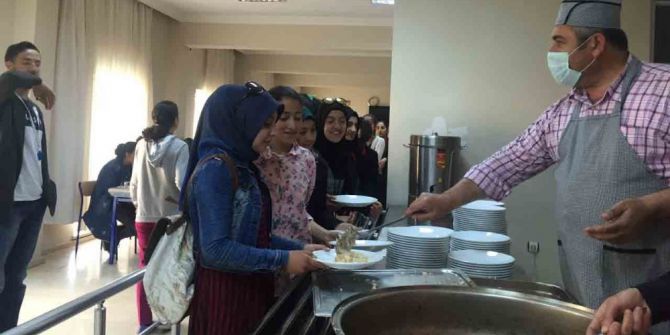 Müdür Bozyel’den Öğrencilere Sürpriz Karşılama