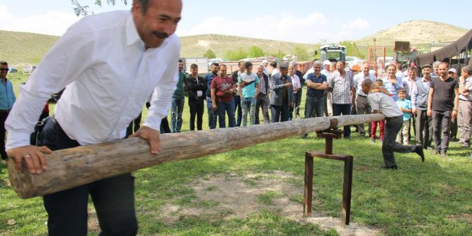Eski Yörük Oyunu ’Cungurdaş’ Gemiç’te Yaşatılmaya Devam Ediyor