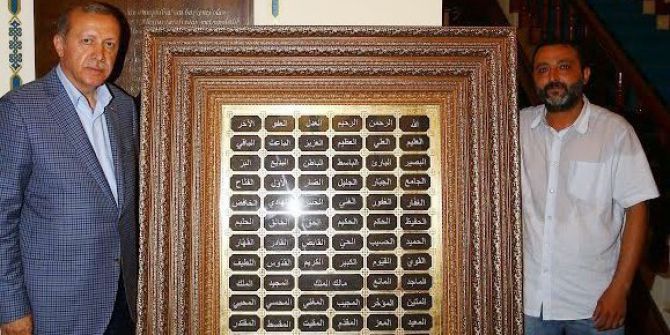 Besmele Yazılı Tabloyu Hediye Etmek İçin Cumhurbaşkanı’nın Yolunu Gözlüyor