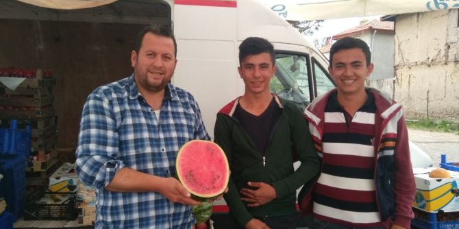 Hisarcık Pazarında ‘Dilim Karpuz’ Satışı