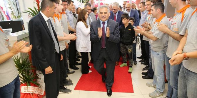 Başkan Büyükkılıç, "Açılan İş Yerleri Büyümenin, Gelişmenin Ve Ticaret Hacminin Bir İfadesidir"