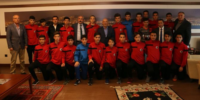 Şampiyon Kartal Belediyesporlular’dan Başkan Altınok Öz’e Ziyaret