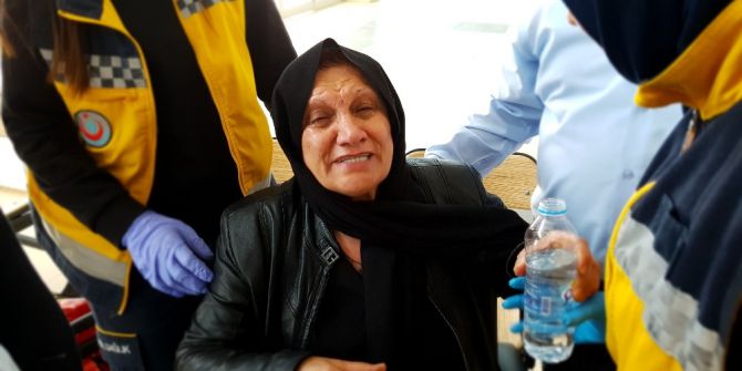 Darbecilere Tepki Gösteren Şehit Annesi Salonda Bayıldı