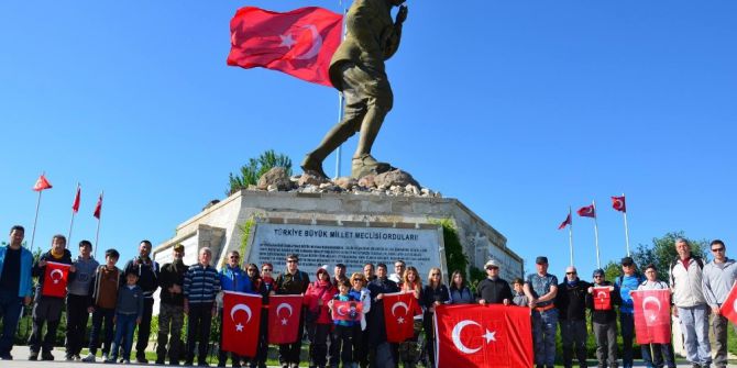 Afdos Üyeleri Büyük Taarruz Şehitliği’ne Yürüdü