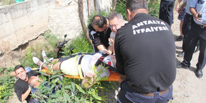 Elektrikli Bisikletle Kanala Düşen Rus Turist İtfaiye Ekipleri Tarafından Çıkartıldı