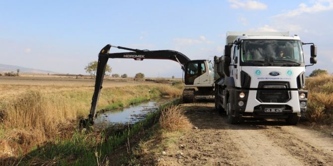 Manisa Derelerinden 240 Bin Ton Çöp Çıkarıldı