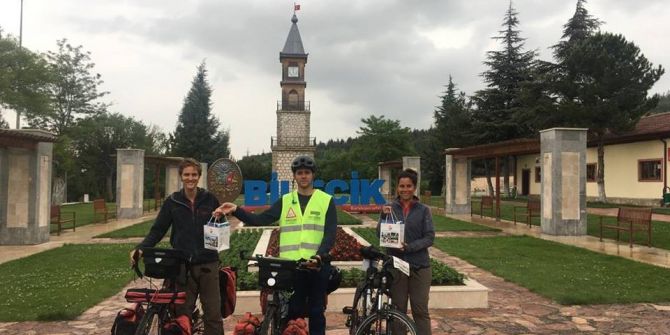 Bisikletleriyle Balayına Çıkan Yabancı Çift Bilecik’te Mola Verdi