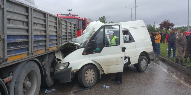 Düğün Dönüşü Kaza: 1 Ölü, 8 Yaralı