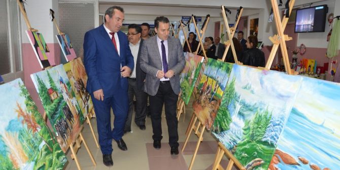 Niksar’da Sevgi Evleri’nde Kalan Çocuklardan Resim Sergisi