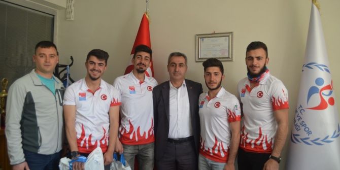 Şampiyon Curlingciler Ödüllendirildi