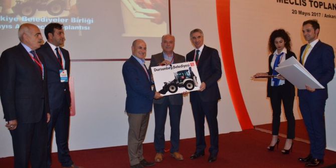 Dursunbey Belediyesi’ne İş Makinesi Hibe Edildi