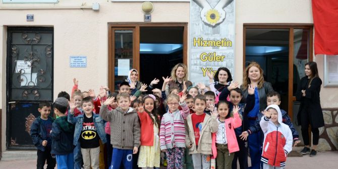 Miniklerden Bozüyük Belediyesi Giyim Evi’ni Kıyafet Bağışı