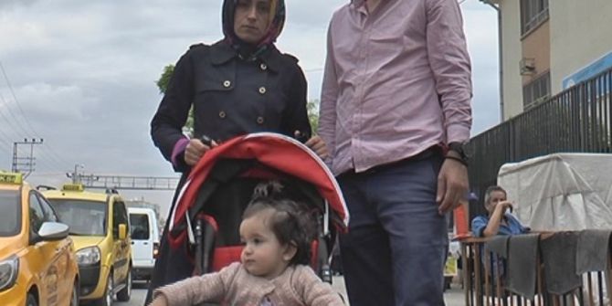 Bebeği İle Yolda Yürüyen Kadının Cebindeki Telefon Çalındı