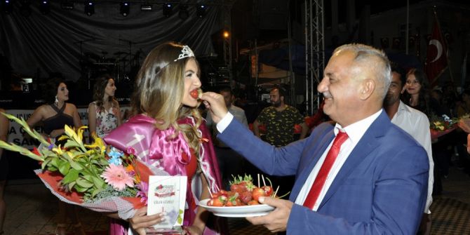 ‘Çilek Güzeli’ İzmir’den