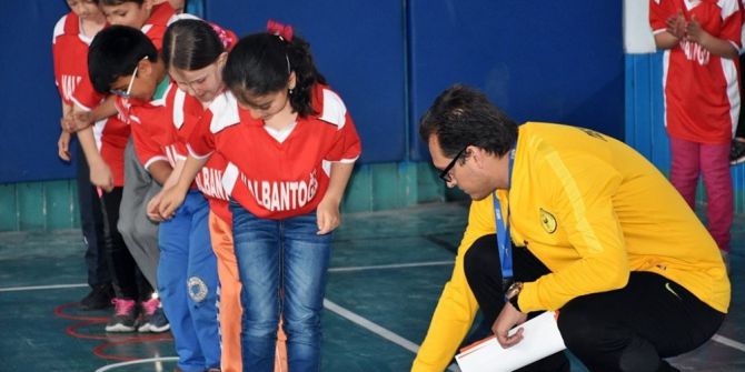 Tosya’da İlkokullar Arası Fiziksel Etkinlik Oyunları Yarışması Yapıldı