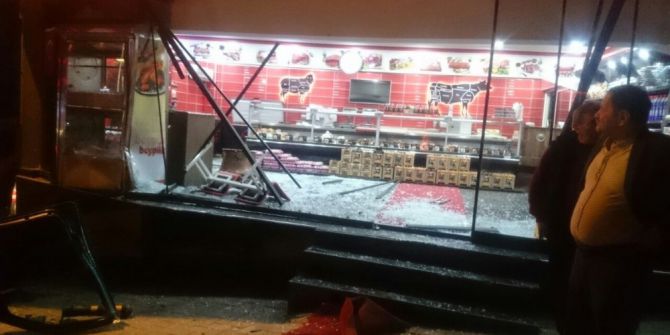 Alkollü Sürücü Kasap Dükkanına Çarptıktan Sonra Takla Attı