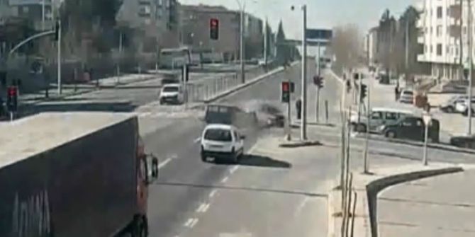 Kocaeli’deki Trafik Kazaları Mobese Kameralarına Yansıdı