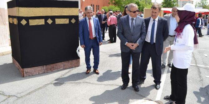 İmam Hatip Ortaokulu Öğrencilerinin Projeleri Göz Kamaştırdı