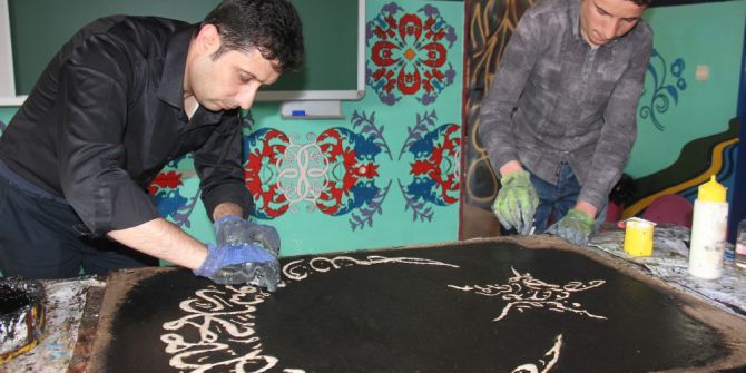 Zift Ve Tozu Sanata Dönüştürdü