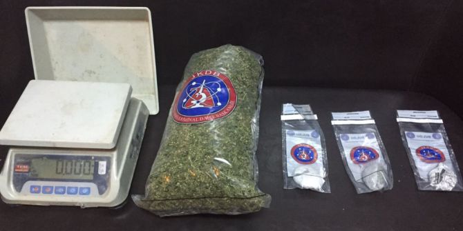 İzmir’de Satışa Hazır Esrar Ele Geçirildi: 2 Gözaltı