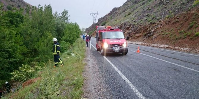 Otomobil Uçuruma Yuvarlandı: 5 Yaralı